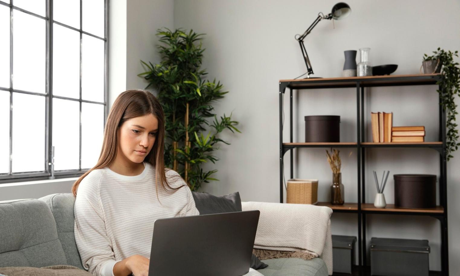 quaromeliq team collaborating on business budget solutions